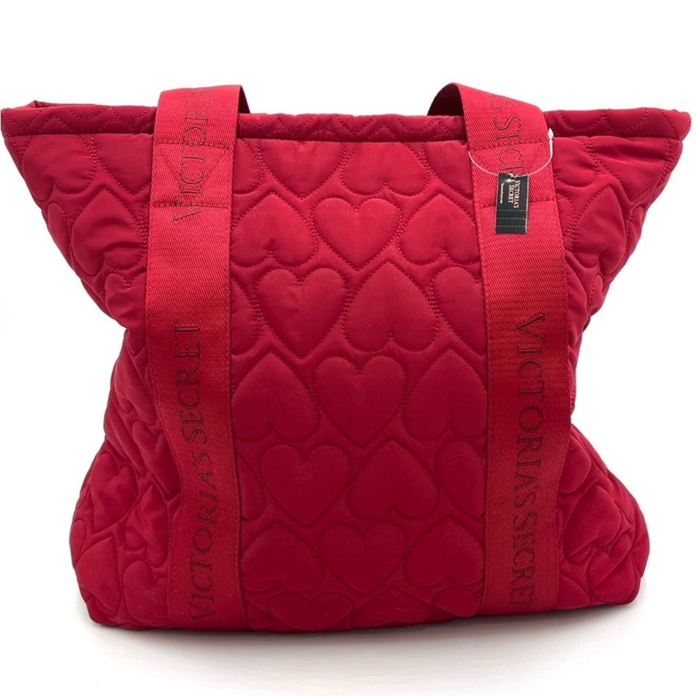 NWT✨VS Quilted Heart Bag